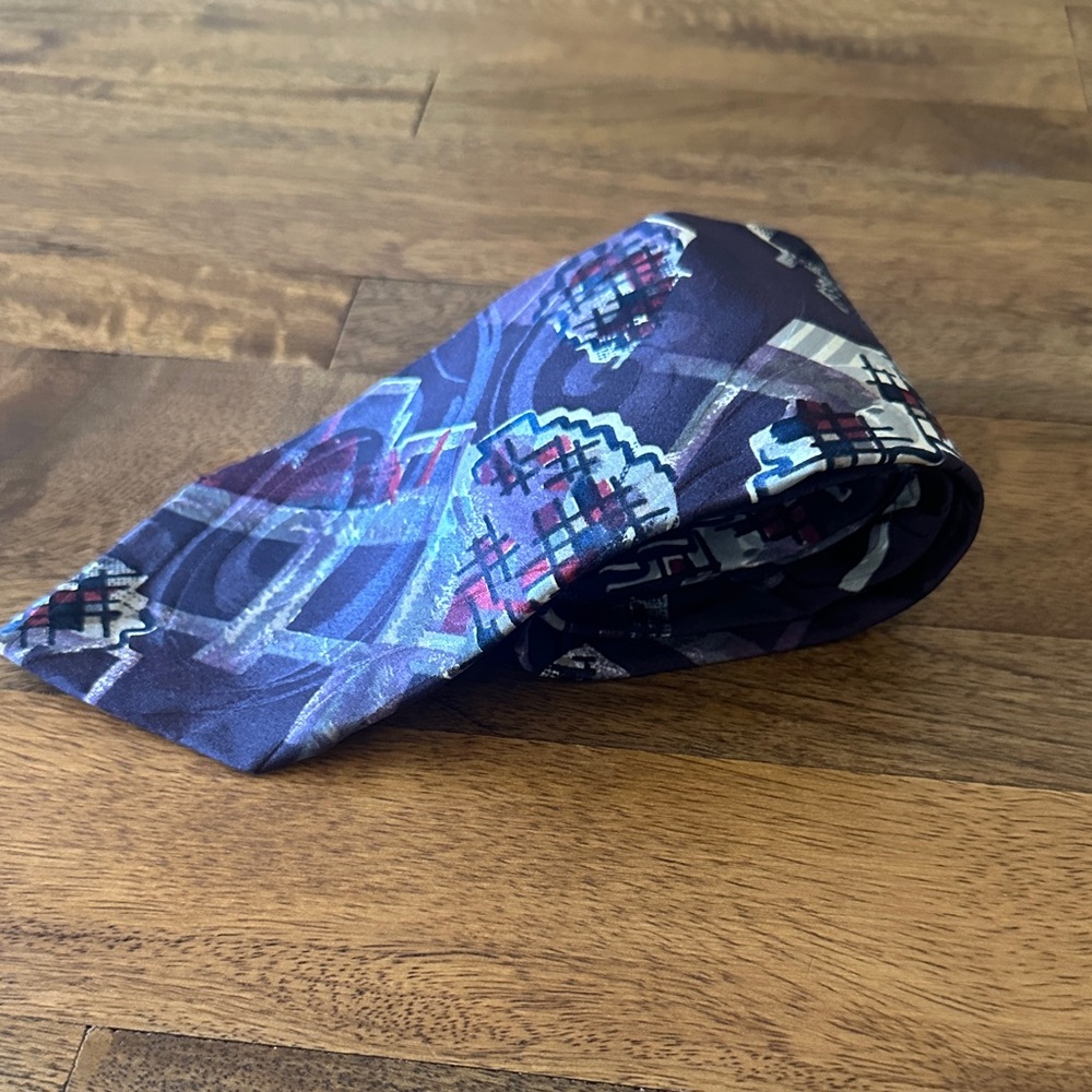 Abstract Patterned Men's Tie - Picture 3 of 5